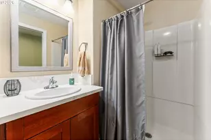 1040 NE 104th Ave, Portland, OR 97220 - Photo 19