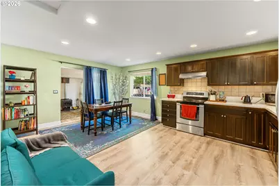 1040 NE 104th Ave, Portland, OR 97220 - Photo 9