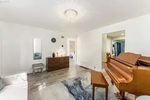 1040 NE 104th Ave, Portland, OR 97220 - Photo 5
