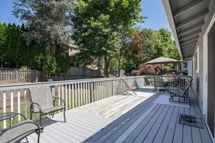 1360 Tamarisk Dr, West Linn, OR 97068 - Photo 17