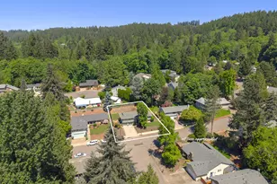 1360 Tamarisk Dr, West Linn, OR 97068 - Photo 35