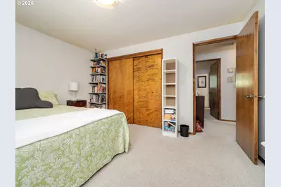 1360 Tamarisk Dr, West Linn, OR 97068 - Photo 23