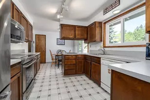 1360 Tamarisk Dr, West Linn, OR 97068 - Photo 11