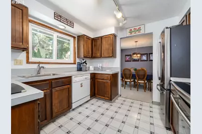 1360 Tamarisk Dr, West Linn, OR 97068 - Photo 13