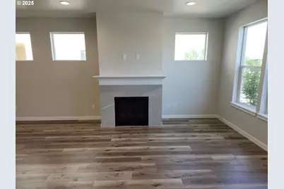 2941 Olympic St #28, Woodburn, OR 97071 - Photo 3