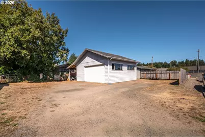 2496 Pacific Ave, North Bend, OR 97459 - Photo 37