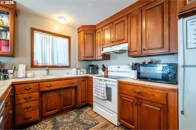 2496 Pacific Ave, North Bend, OR 97459 - Photo 17