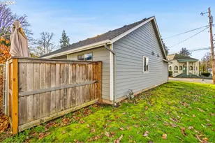 1075 12th Ave, Sweet Home, OR 97386 - Photo 25