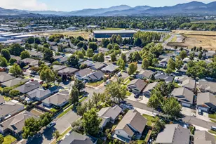 2065 Cheshire Way, Medford, OR 97501 - Photo 3