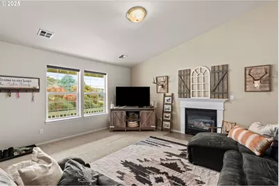 277 Armande Loop, Roseburg, OR 97470 - Photo 3