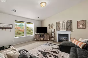 277 Armande Loop, Roseburg, OR 97470 - Photo 3