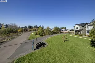 7002 SE Firefly Ln, Hillsboro, OR 97123 - Photo 27