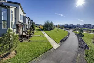 7002 SE Firefly Ln, Hillsboro, OR 97123 - Photo 25