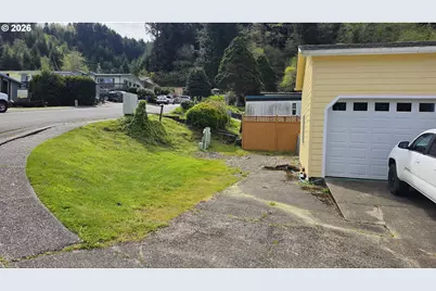 923 Scott Ter, Reedsport, OR 97467 - Photo 3