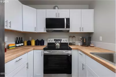 646 SE Reef Ave, Lincoln City, OR 97367 - Photo 9