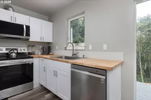 646 SE Reef Ave, Lincoln City, OR 97367 - Photo 9
