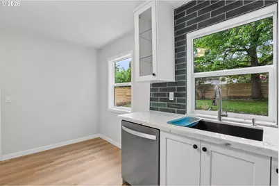 6850 NE Roselawn St, Portland, OR 97218 - Photo 13