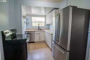 126 E Madison Ave, Cottage Grove, OR 97424 - Photo 15