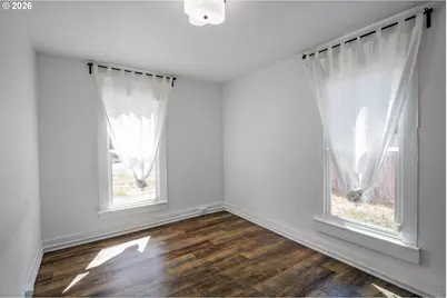 126 E Madison Ave, Cottage Grove, OR 97424 - Photo 7
