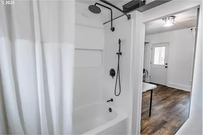 126 E Madison Ave, Cottage Grove, OR 97424 - Photo 13
