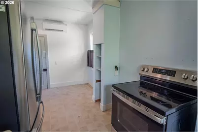 126 E Madison Ave, Cottage Grove, OR 97424 - Photo 17