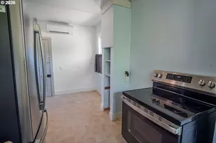 126 E Madison Ave, Cottage Grove, OR 97424 - Photo 17