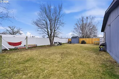 1739 NE 2nd Pl, Hermiston, OR 97838 - Photo 3