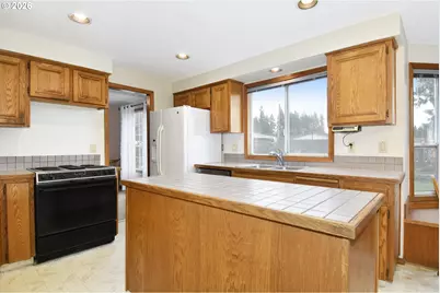 16232 SE Lillian Ct, Milwaukie, OR 97267 - Photo 11