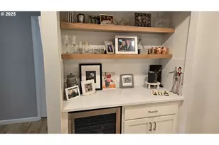 5624 S Riverside Ln, Portland, OR 97239 - Photo 7