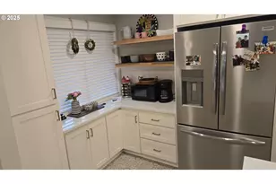 5624 S Riverside Ln, Portland, OR 97239 - Photo 11