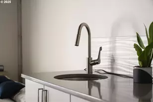 900 NE 81st Ave, Portland, OR 97213 - Photo 9