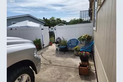 226 Owyhee Ln, Roseburg, OR 97471 - Photo 7