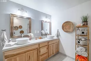 1054 N River Dr, Sweet Home, OR 97386 - Photo 27