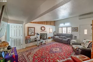 1054 N River Dr, Sweet Home, OR 97386 - Photo 3