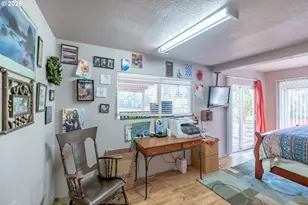 1054 N River Dr, Sweet Home, OR 97386 - Photo 23