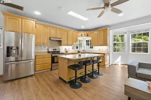 8506 SE Mill St, Portland, OR 97216 - Photo 5