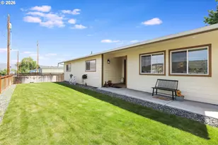 1014 Myrtle St, The Dalles, OR 97058 - Photo 3