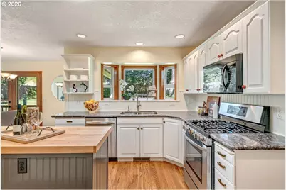 565 Shelokum Dr, Silverton, OR 97381 - Photo 13