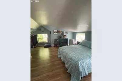 239 D St, Springfield, OR 97477 - Photo 9