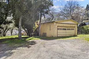 531 NW Harrison St, Canyonville, OR 97417 - Photo 41