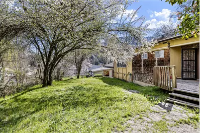 531 NW Harrison St, Canyonville, OR 97417 - Photo 43
