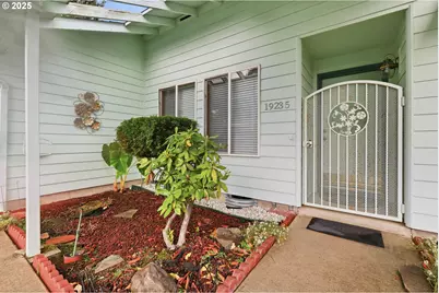 19235 SW Durell Ct, Beaverton, OR 97003 - Photo 3