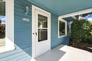 3203 NE Schuyler St, Portland, OR 97212 - Photo 5