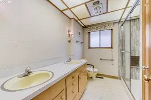 7040 SW 2nd Ave, Portland, OR 97219 - Photo 21
