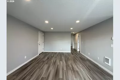 9330 SE Grant St, Portland, OR 97216 - Photo 5