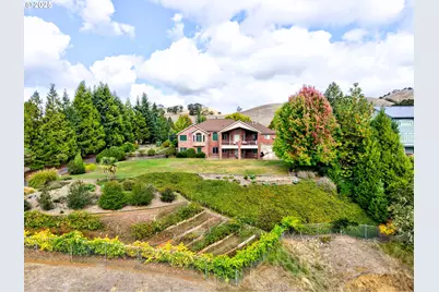 13767 N Bank Rd, Roseburg, OR 97470 - Photo 7