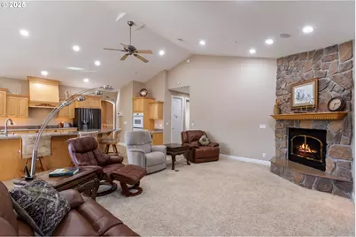 13767 N Bank Rd, Roseburg, OR 97470 - Photo 15