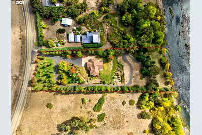 13767 N Bank Rd, Roseburg, OR 97470 - Photo 3