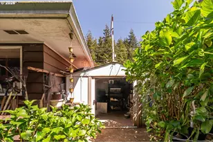 2335 Woodland Dr, Coos Bay, OR 97420 - Photo 39