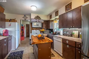 2335 Woodland Dr, Coos Bay, OR 97420 - Photo 17